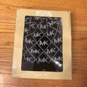 NWT Michael kors scarf and hat gift set